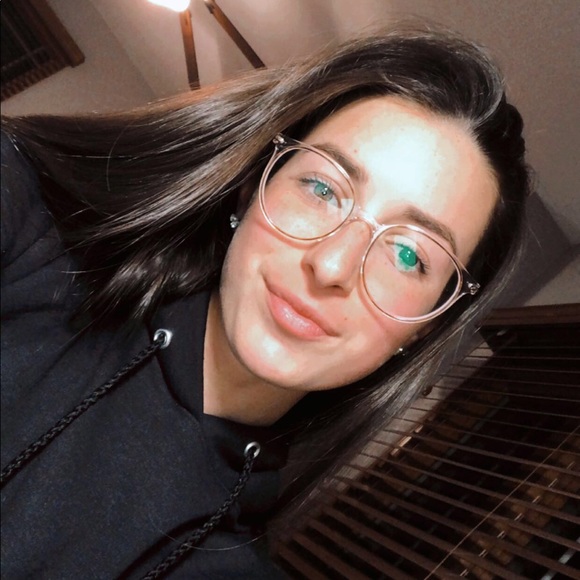 Meet your Posher, Makayla - Picture 1 of 1